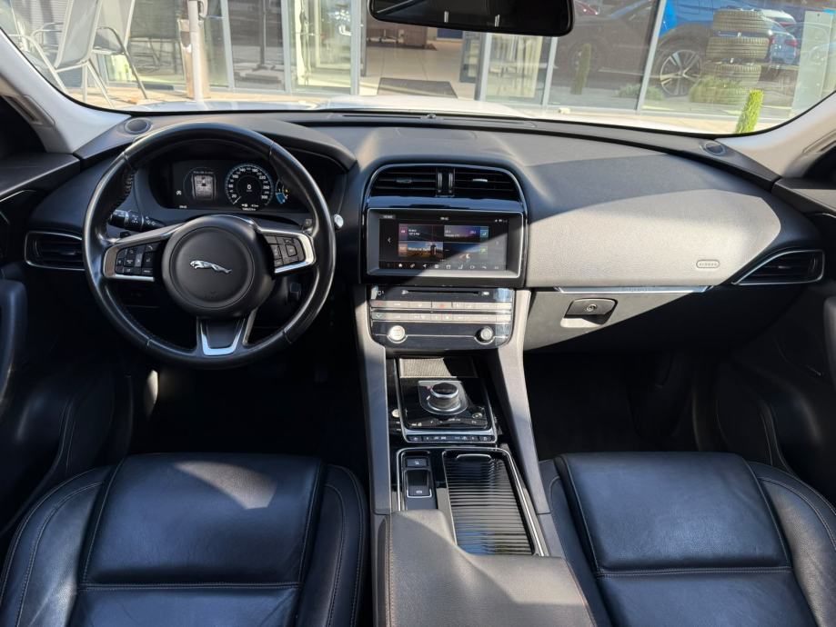 Jaguar F-Pace 2.0 D, fotografija 8