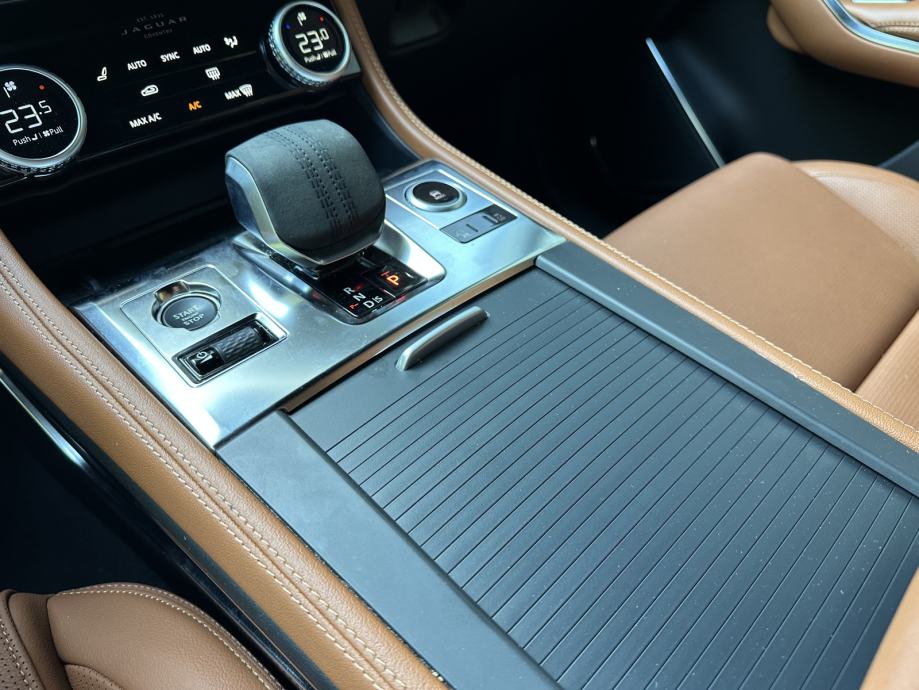 Jaguar F-Pace *R-DYNAMIC*KAMERA*GRIJANJE SJEDALA*REG 11/2026*PDV*, fotografija 14