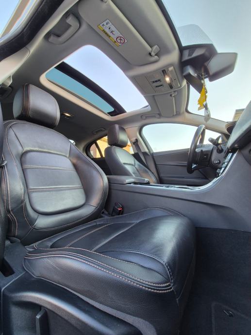 Jaguar XE 2.0D Prestige 180ks / 8AT / 2017 / REG 07/2027 / NOVI LANAC, fotografija 3