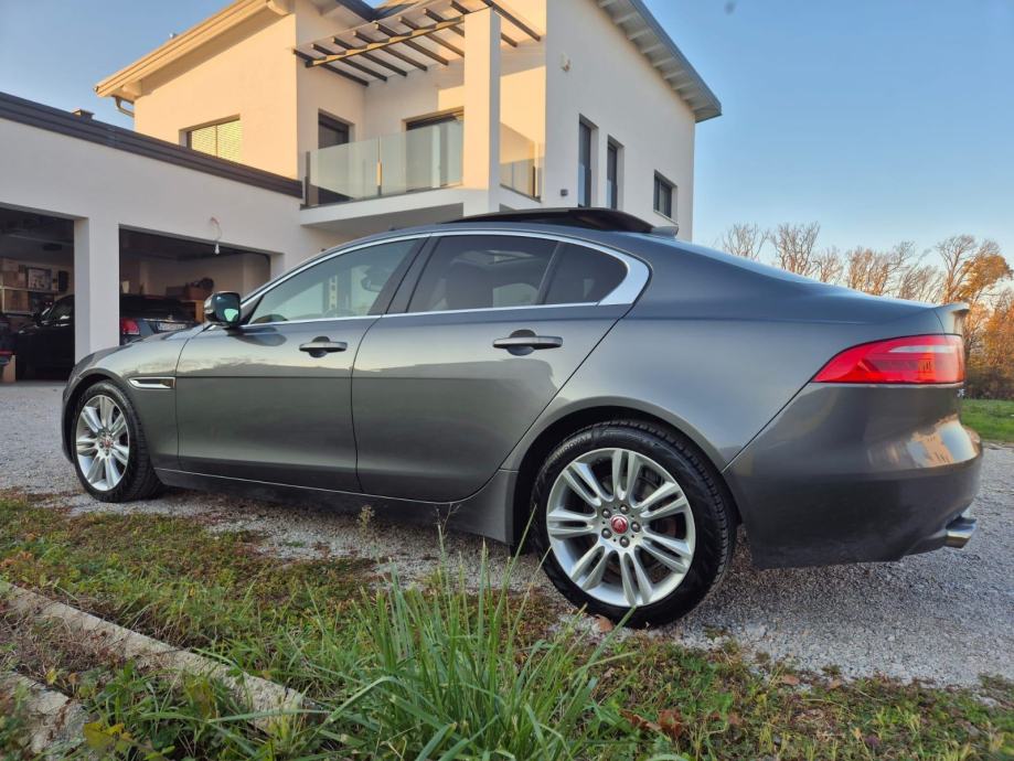 Jaguar XE 2.0D Prestige 180ks / 8AT / 2017 / REG 07/2027 / NOVI LANAC, fotografija 12