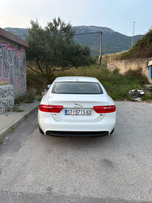 Jaguar XE