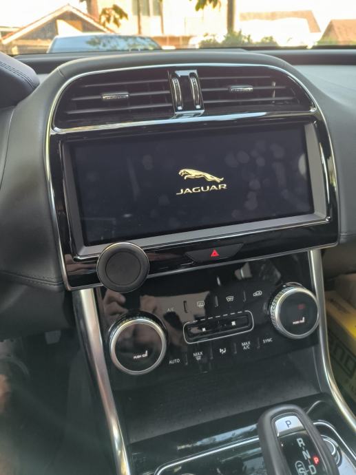 Jaguar XE 2,0, fotografija 6