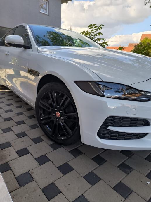 Jaguar XE 2,0, fotografija 2