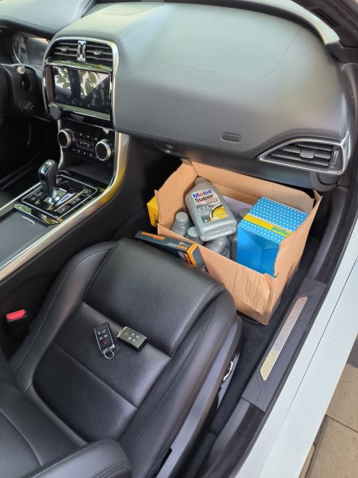 Jaguar XE 2,0, fotografija 7