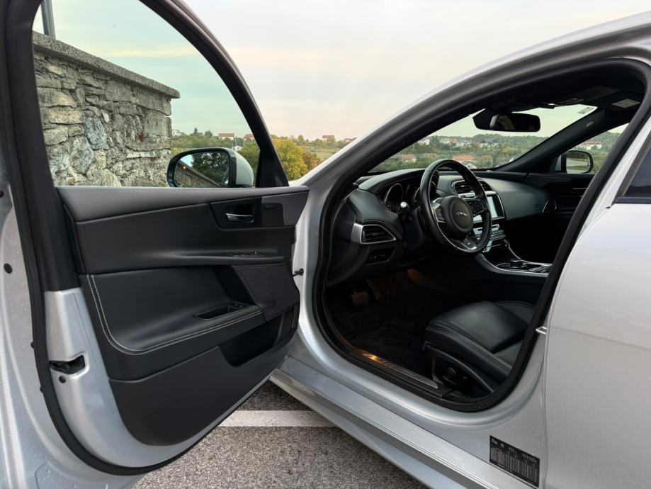 Jaguar XE 2.0D AWD,R SPORT,Panorama,Automatik,Meridian,Kamera,Koža, fotografija 8