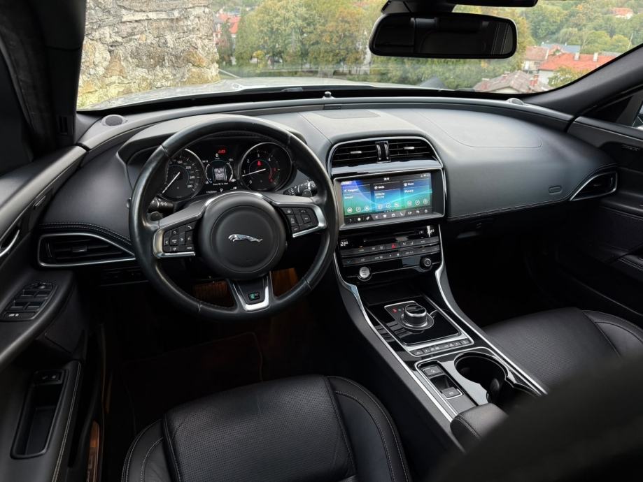 Jaguar XE 2.0D AWD,R SPORT,Panorama,Automatik,Meridian,Kamera,Koža, fotografija 10