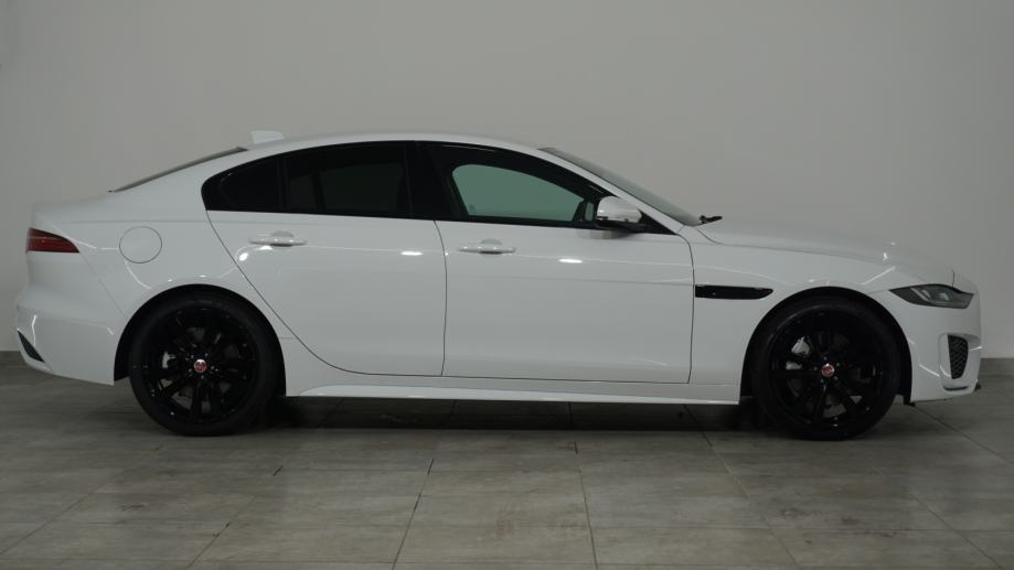 Xe Dynamic View JAGUAR XE R-DYNAMIC SE 2.0D 204HP RWD A8 MHEV, 2022 god.