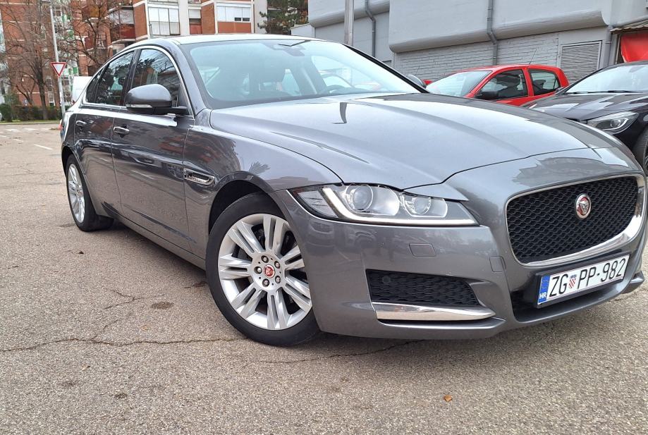 Jaguar XF 2,0 D odlično stanje,bez garancije 12500 eur, fotografija 4