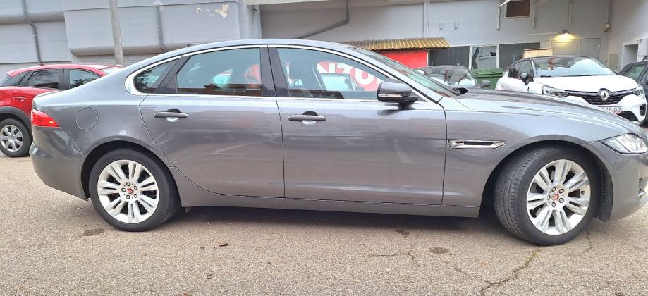 Jaguar XF 2,0 D odlično stanje,bez garancije 12500 eur, fotografija 5