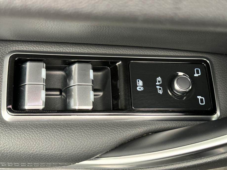 Jaguar XF 2,0d D200 SE MHEV, fotografija 19