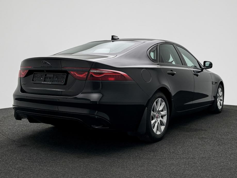 Jaguar XF 2,0d D200 SE MHEV, fotografija 5