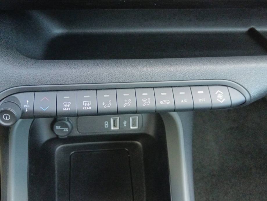 JEEP AVENGER 1.2 PureTech 100 KS LONGITUDE *VOZILO S JAMSTVOM*, fotografija 18