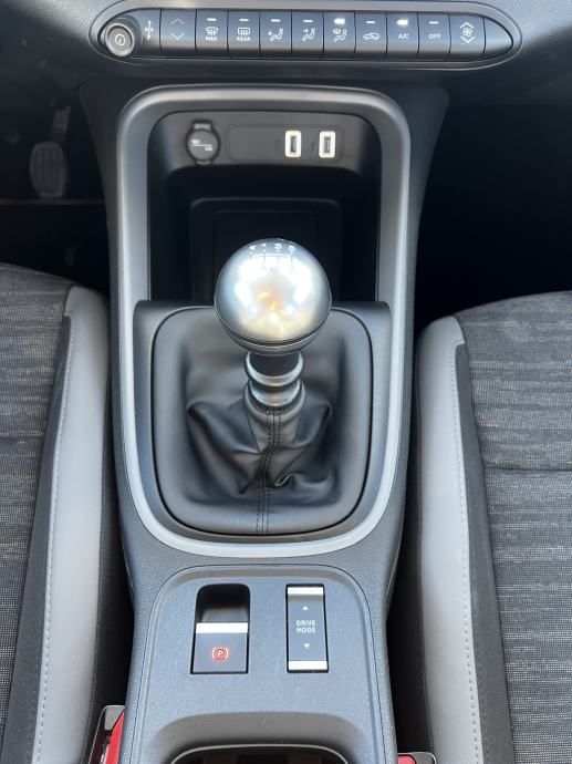 JEEP Avenger ICE 1.2 100 MT Longitude ***Samo 2.800 km***, fotografija 15