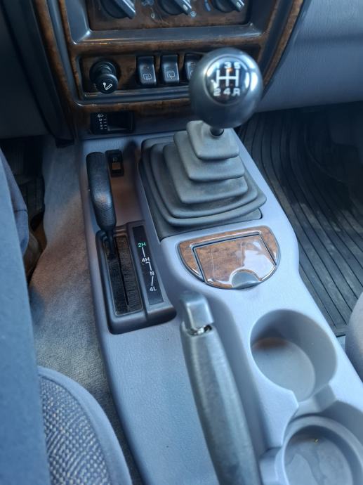 Jeep Cherokee 2,5 Sport TD, fotografija 5