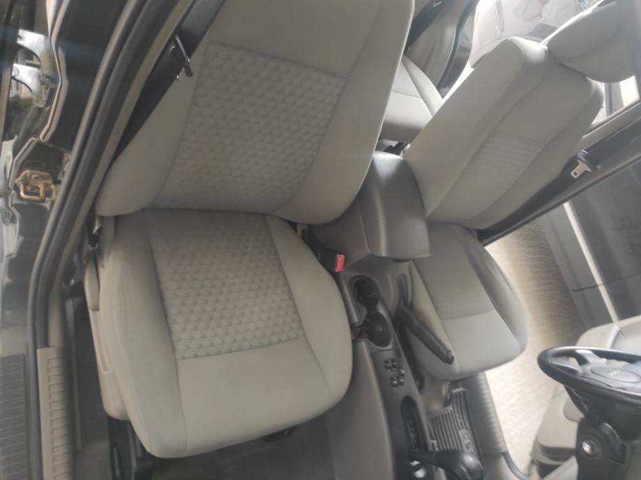 Jeep Cherokee 2,8 CRD, fotografija 6