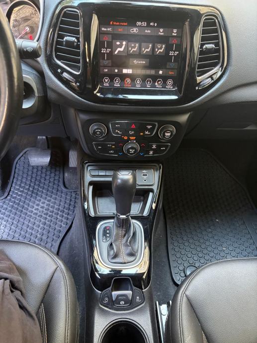 Jeep Compass 1,3 automatik 150ks full oprema, fotografija 10
