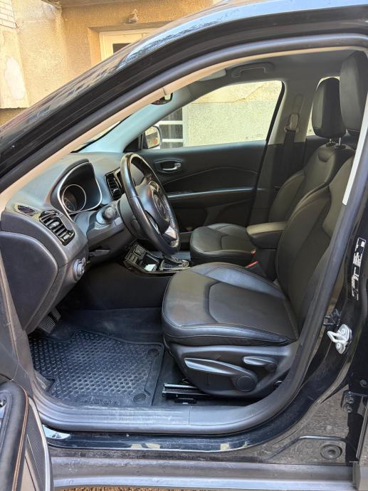 Jeep Compass 1,3 automatik 150ks full oprema, fotografija 7