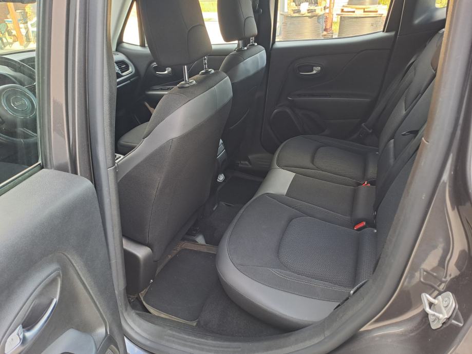 Jeep Renegade 1,6 MultiJet, fotografija 11