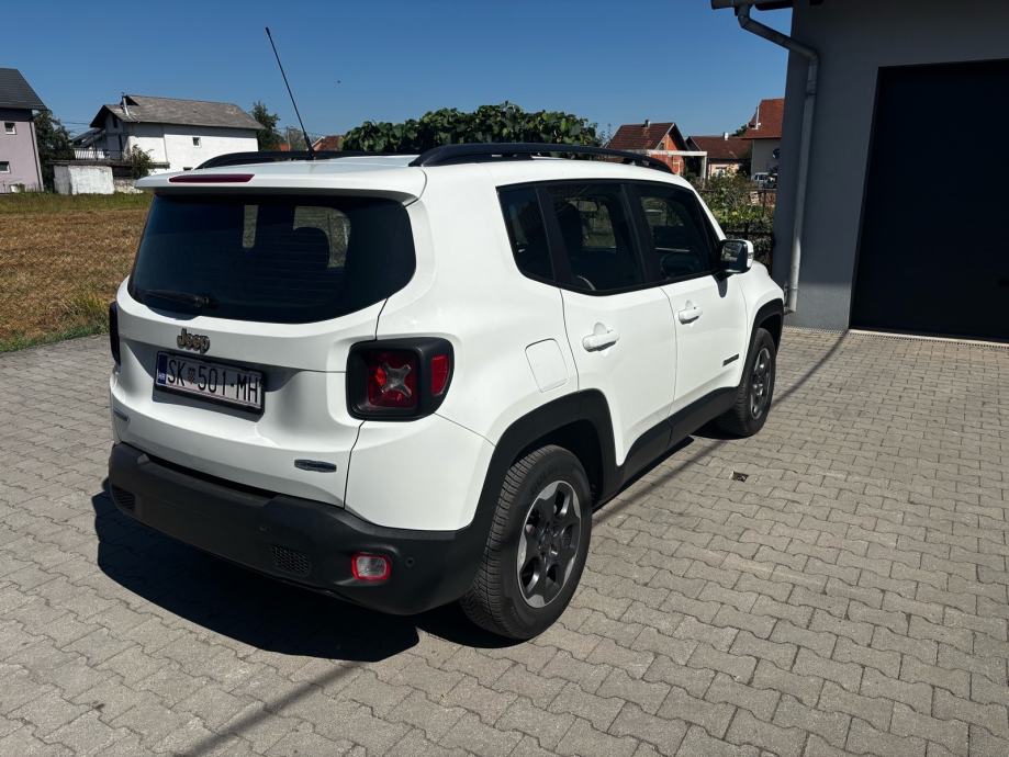 Jeep Renegade 1,6 mJTD reg 08/2027, fotografija 2