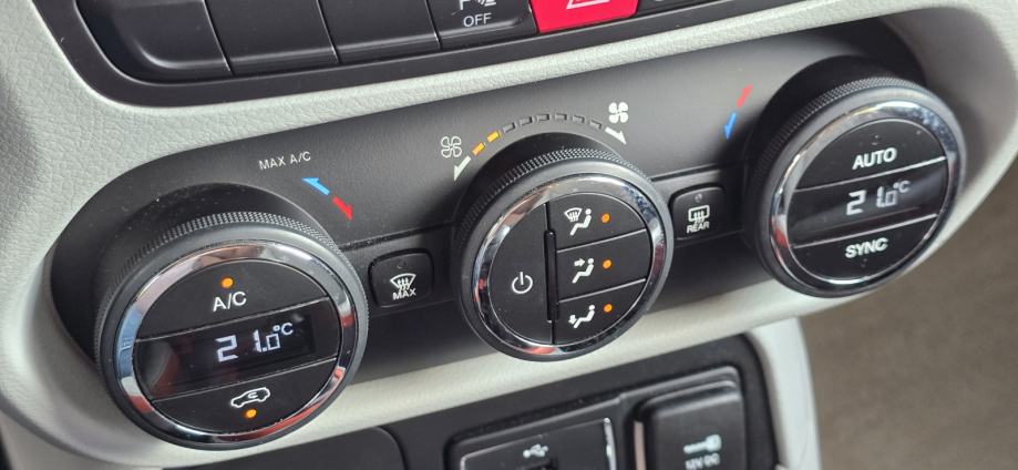 Jeep Renegade 2.0D, 4X4, BIXENON, NAVI, LINE ASSIT, AUT.KLIMA, PDC.., fotografija 18