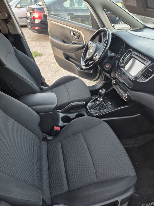 Kia Carens 1,7 CRDi LX eco 7 sjedala, fotografija 20