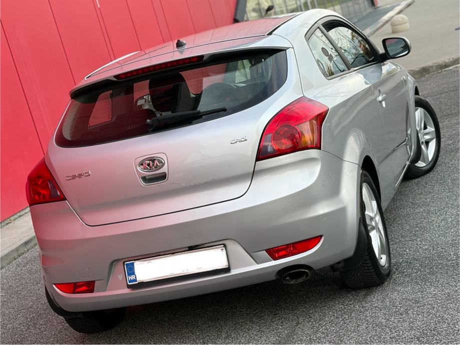 KIA CEE’D 1,6 CRDI 220.000 KM REGISTRIRAN GODINU DANA REDIZAJN!!!, fotografija 2