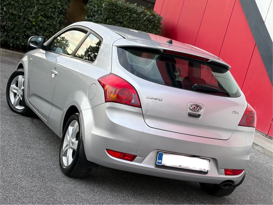 KIA CEE’D 1,6 CRDI 220.000 KM REGISTRIRAN GODINU DANA REDIZAJN!!!, fotografija 4