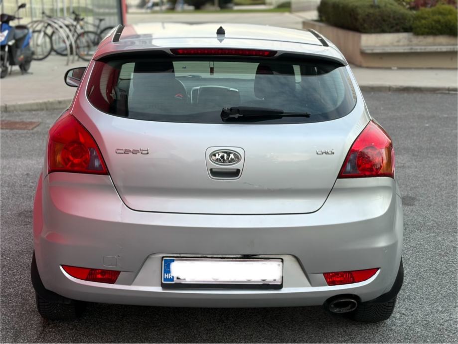 KIA CEE’D 1,6 CRDI 220.000 KM REGISTRIRAN GODINU DANA REDIZAJN!!!, fotografija 10