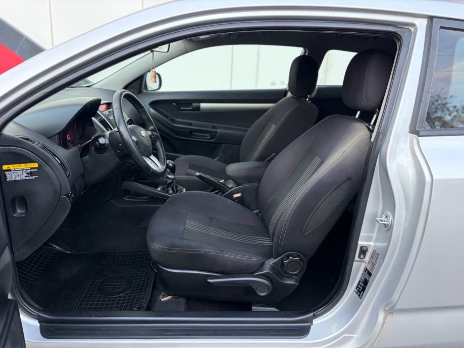 KIA CEE’D 1,6 CRDI 220.000 KM REGISTRIRAN GODINU DANA REDIZAJN!!!, fotografija 7
