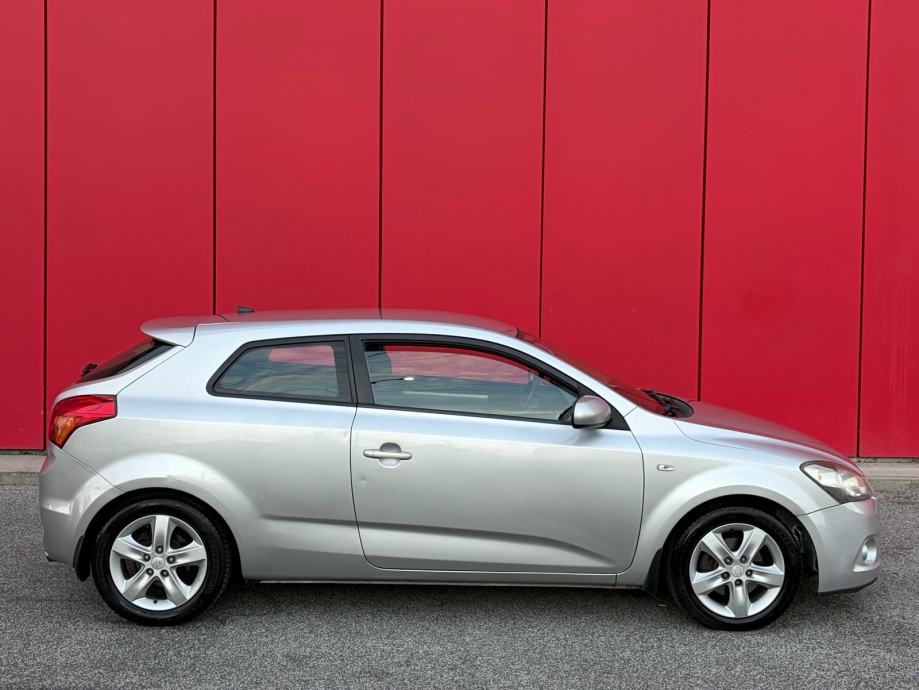 KIA CEE’D 1,6 CRDI 220.000 KM REGISTRIRAN GODINU DANA REDIZAJN!!!, fotografija 5