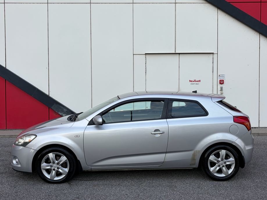 KIA CEE’D 1,6 CRDI 220.000 KM REGISTRIRAN GODINU DANA REDIZAJN!!!, fotografija 6