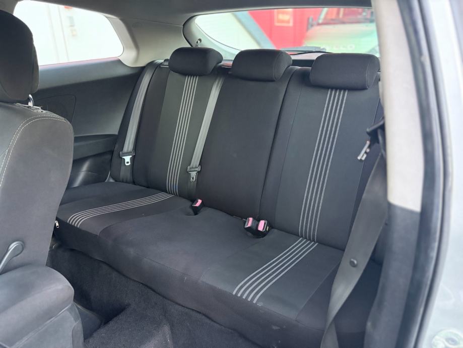 KIA CEE’D 1,6 CRDI 220.000 KM REGISTRIRAN GODINU DANA REDIZAJN!!!, fotografija 9