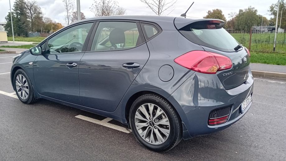 Kia Ceed 1.4 benzin 107.000 km HR VOZILO SERVISNA reg 10/27, fotografija 2