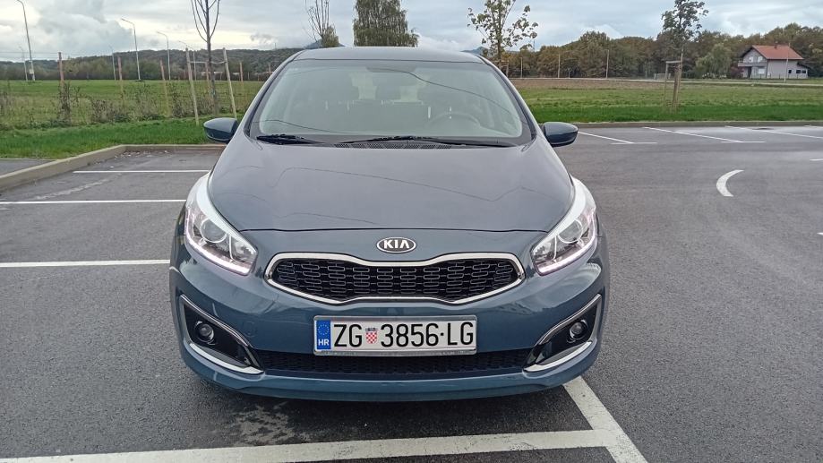 Kia Ceed 1.4 benzin 107.000 km HR VOZILO SERVISNA reg 10/27, fotografija 6