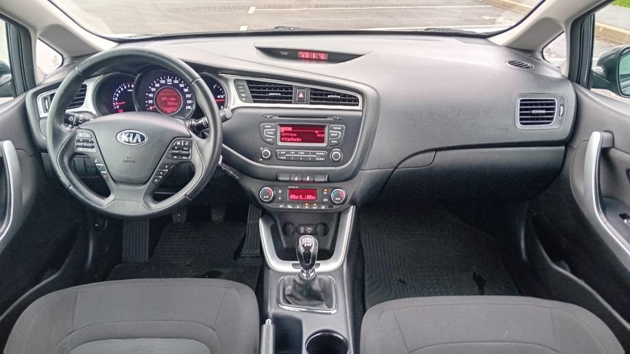 Kia Ceed 1.4 benzin 107.000 km HR VOZILO SERVISNA reg 10/27, fotografija 7