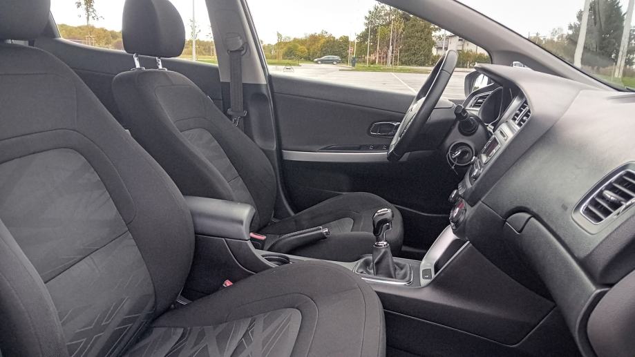Kia Ceed 1.4 benzin 107.000 km HR VOZILO SERVISNA reg 10/27, fotografija 8