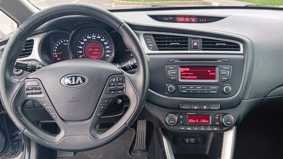 Kia Ceed 1.4 benzin 107.000 km HR VOZILO SERVISNA reg 10/27, fotografija 10