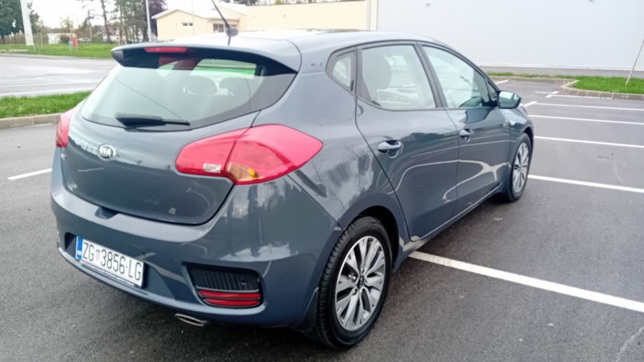 Kia Ceed 1.4 benzin 107.000 km HR VOZILO SERVISNA reg 10/27, fotografija 4