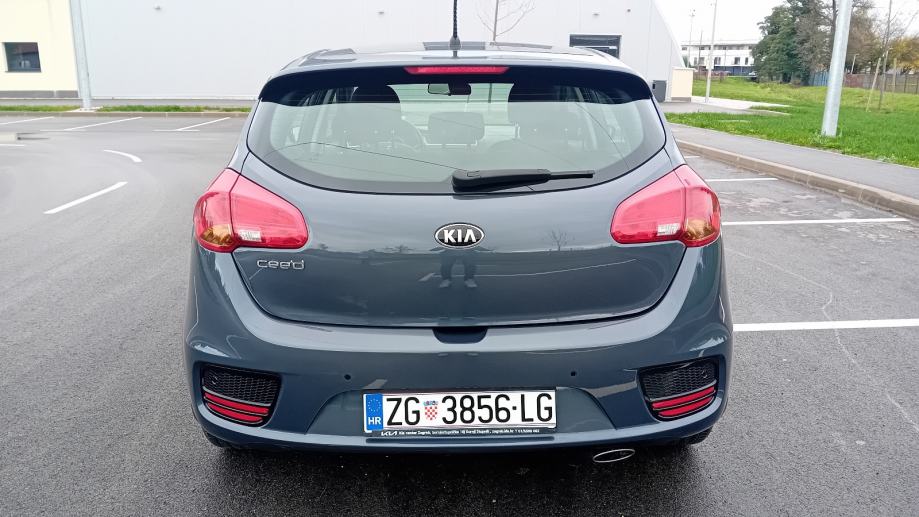 Kia Ceed 1.4 benzin 107.000 km HR VOZILO SERVISNA reg 10/27, fotografija 3