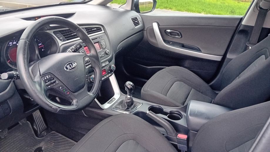 Kia Ceed 1.4 benzin 107.000 km HR VOZILO SERVISNA reg 10/27, fotografija 9