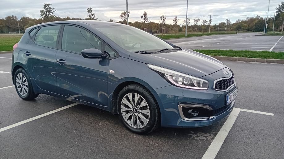 Kia Ceed 1.4 benzin 107.000 km HR VOZILO SERVISNA reg 10/27, fotografija 5