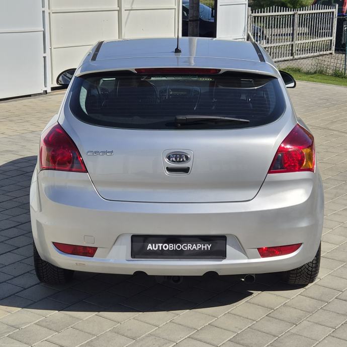 Kia Ceed 1,4 benzinac ● 126.ooo km● Kupljen nov u Hr, fotografija 4