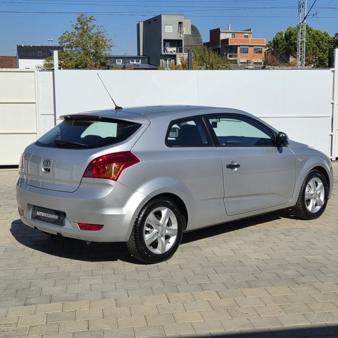 Kia Ceed 1,4 benzinac ● 126.ooo km● Kupljen nov u Hr, fotografija 3