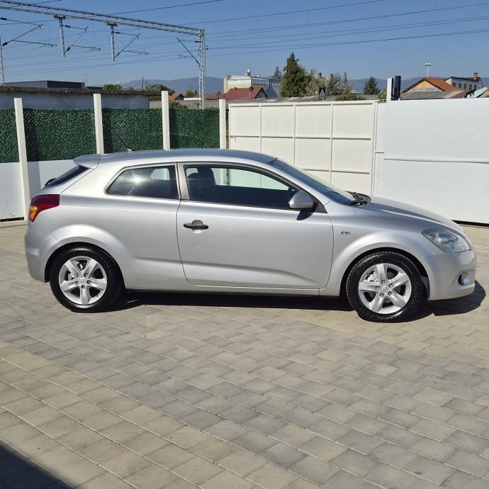 Kia Ceed 1,4 benzinac ● 126.ooo km● Kupljen nov u Hr, fotografija 2