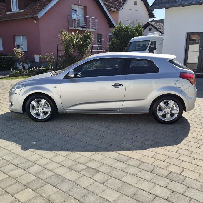 Kia Ceed 1,4 benzinac ● 126.ooo km● Kupljen nov u Hr, fotografija 6