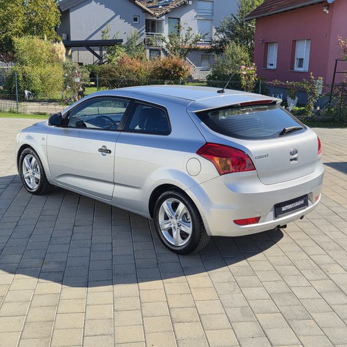 Kia Ceed 1,4 benzinac ● 126.ooo km● Kupljen nov u Hr, fotografija 5