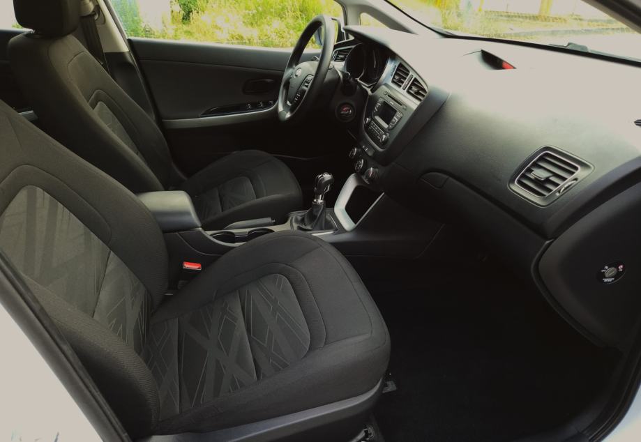 Kia Ceed 1,6 CRDi**** 6 BRZINA***5./2027., fotografija 12