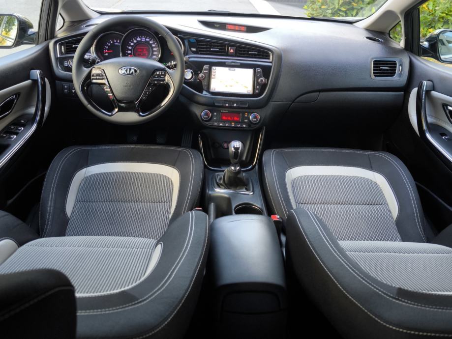 KIA CEED 1.6 CRDI//FULL OPREMA//REG.GODINU DANA//, fotografija 13