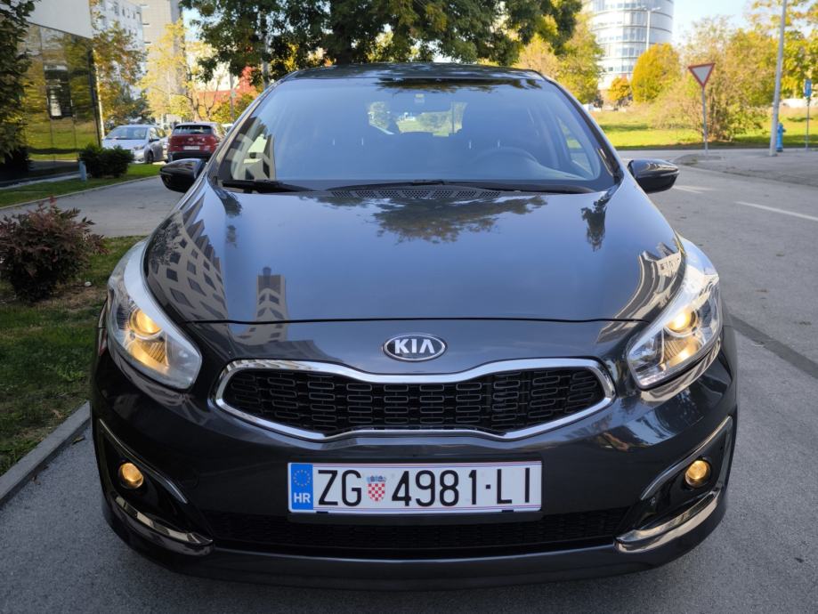 KIA CEED 1.6 CRDI//FULL OPREMA//REG.GODINU DANA//, fotografija 4