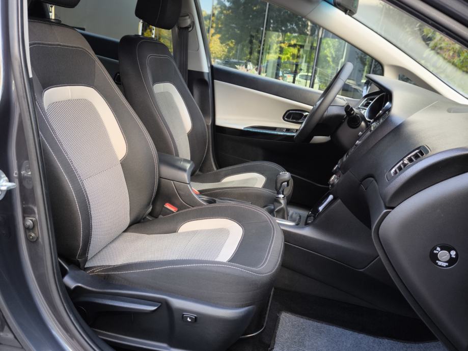 KIA CEED 1.6 CRDI//FULL OPREMA//REG.GODINU DANA//, fotografija 17